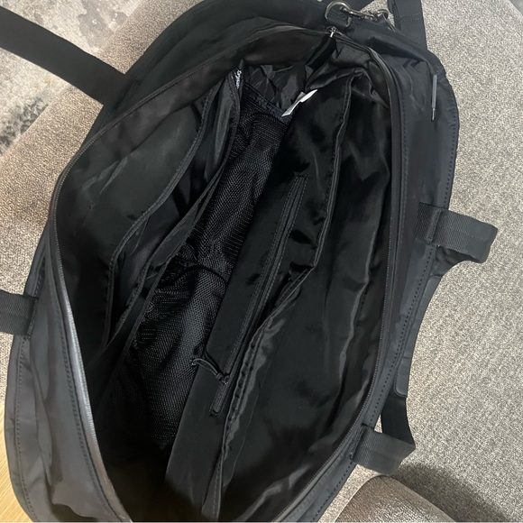 Lululemon Go Getter Padded Weekender Bag 34L - Picture 7 of 7